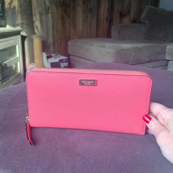 kate spade Handbags - Kate Spade Laurel Way Neda zippered wallet.